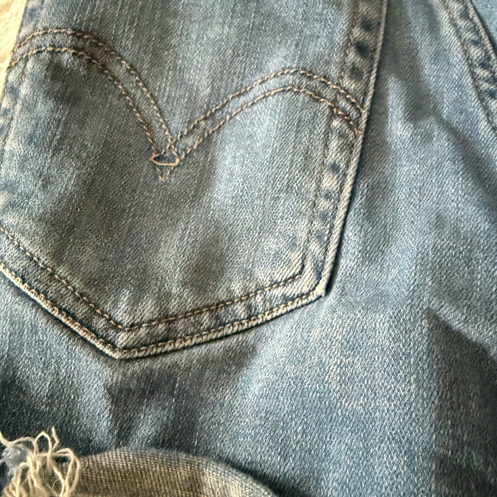 Levi’s High Rise Distressed Stretch Shorts Size 24 - Picture 8 of 9